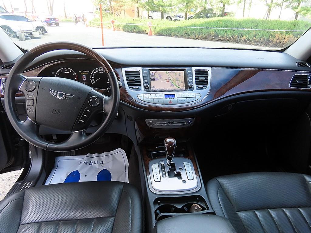 HYUNDAI Genesis - Vista 7