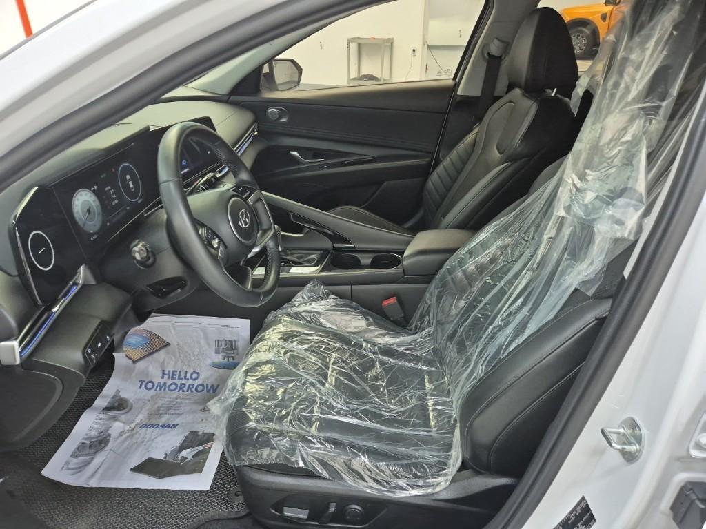 HYUNDAI Avante - Vista 11