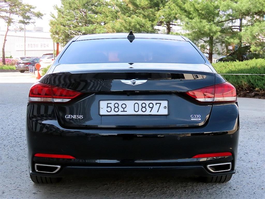 HYUNDAI Genesis - Vista 4