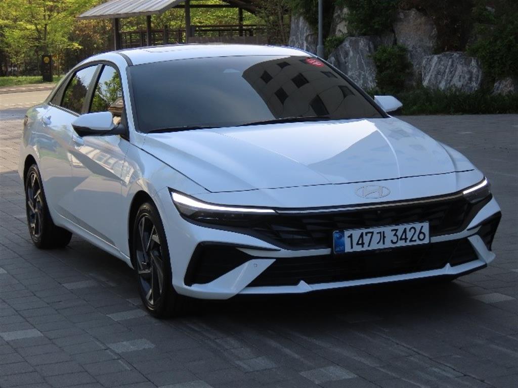 HYUNDAI Avante - Vista 3