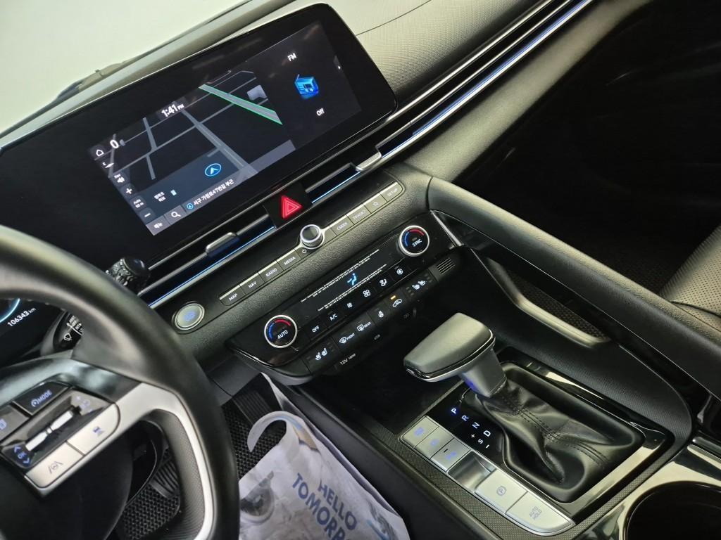 HYUNDAI Avante - Vista 10