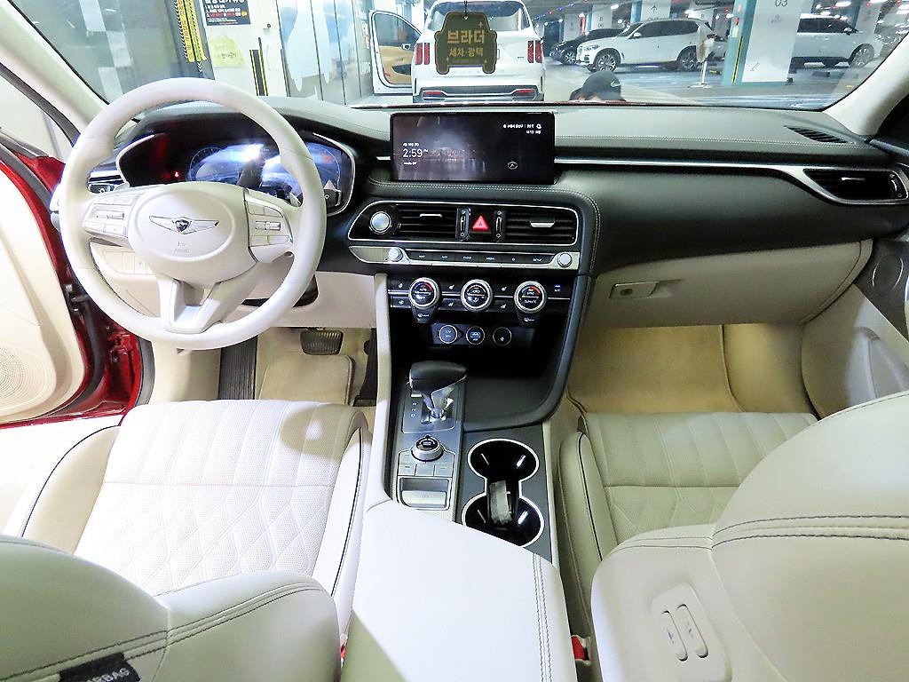 Genesis G70 - Vista 10