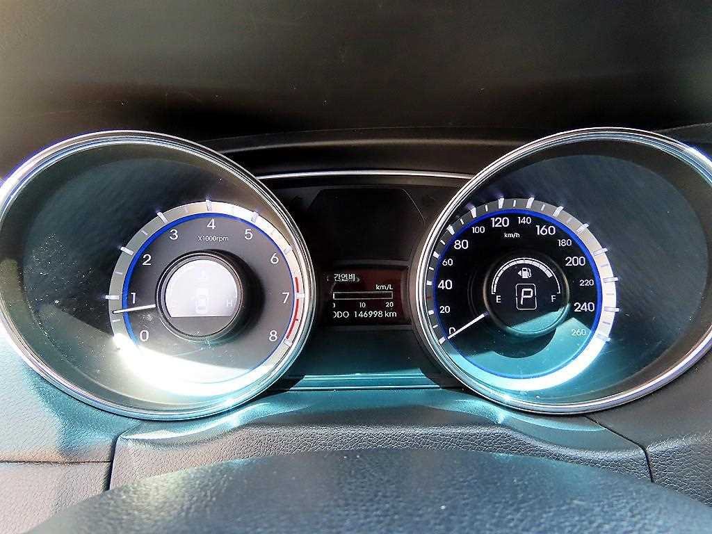 HYUNDAI Sonata - Vista 9