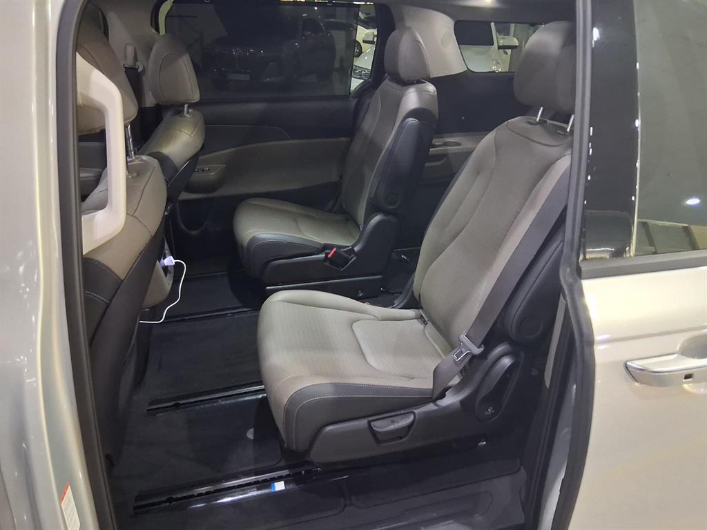 KIA Carnival - Vista 8