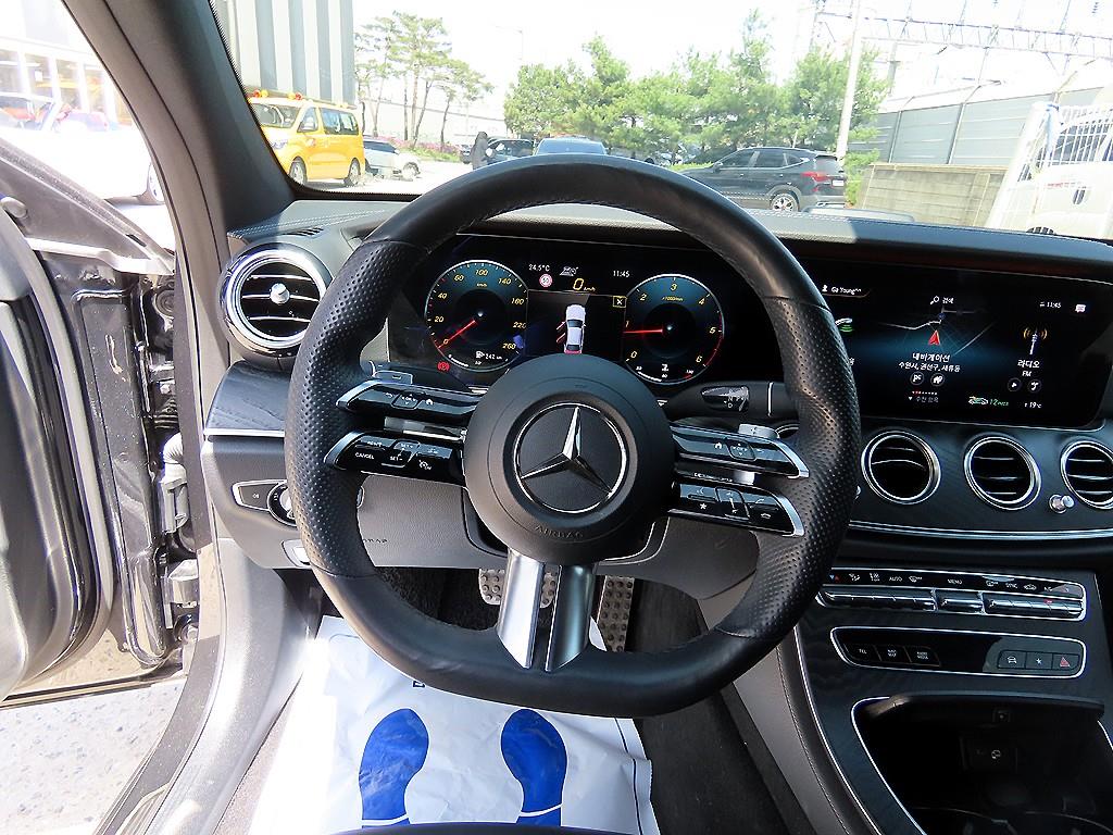 Mercedes Benz E class - Vista 8