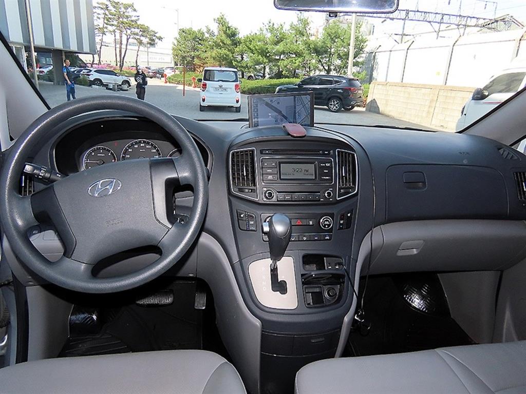 HYUNDAI Starex - Vista 8