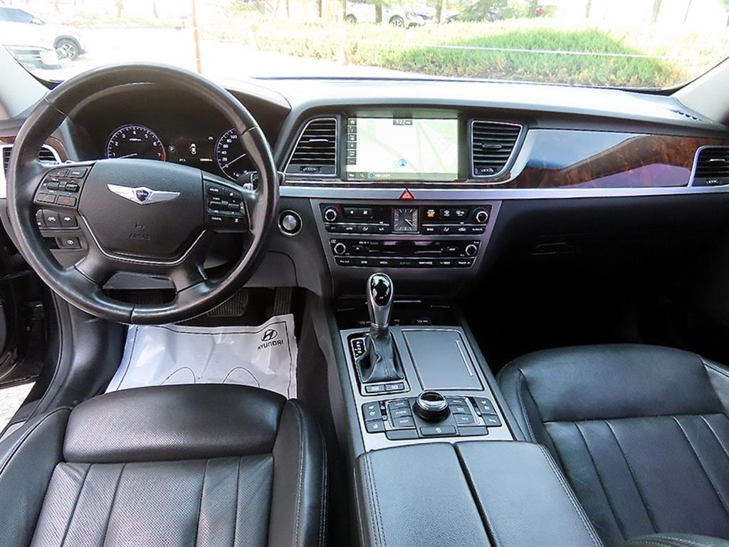 HYUNDAI Genesis - Vista 7