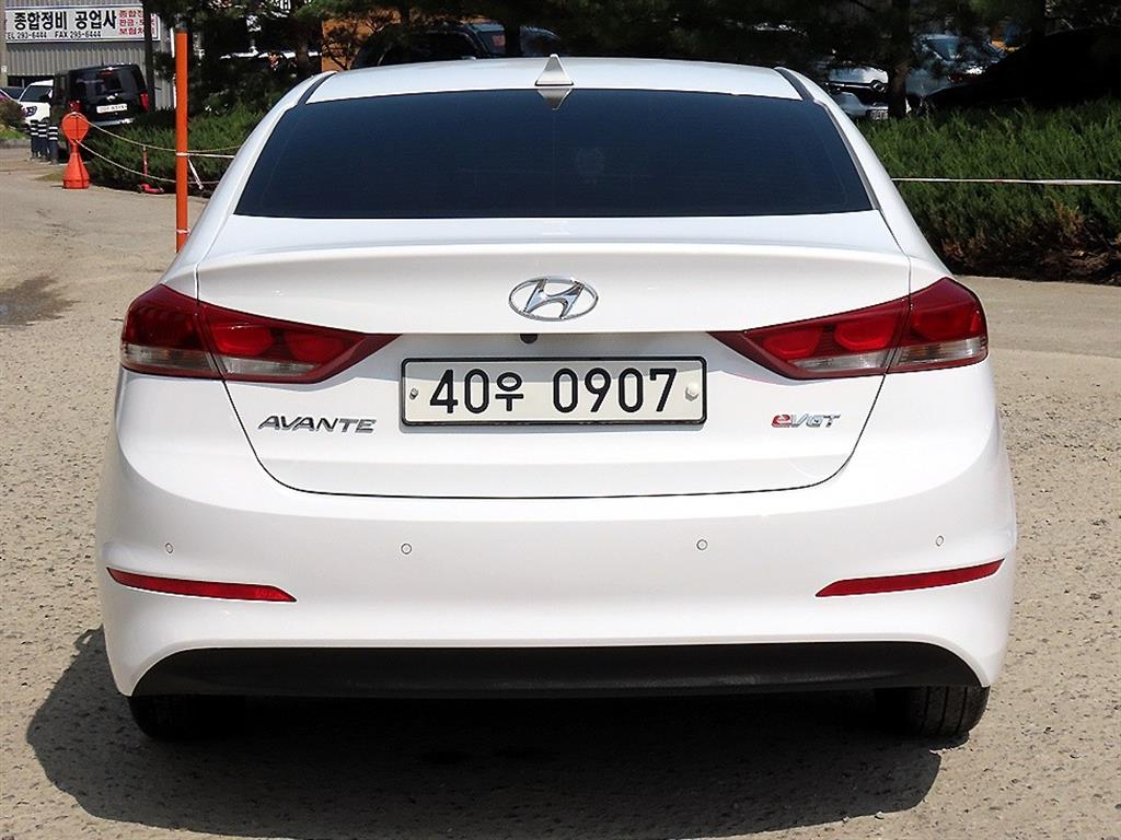 HYUNDAI Avante - Vista 4