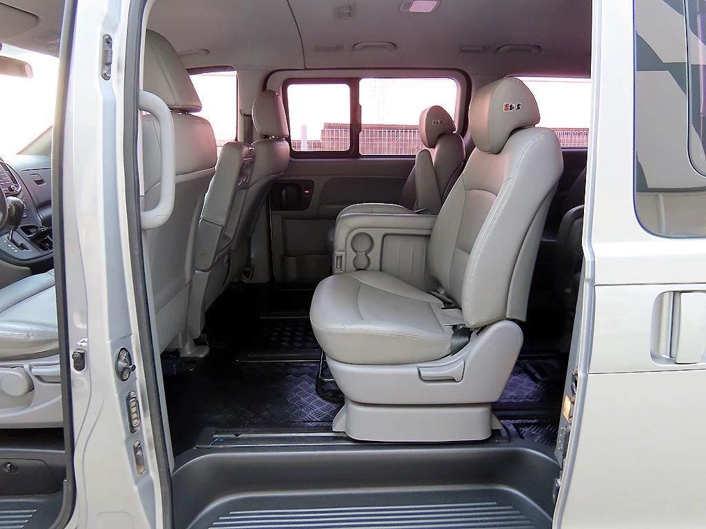 HYUNDAI Starex - Vista 6