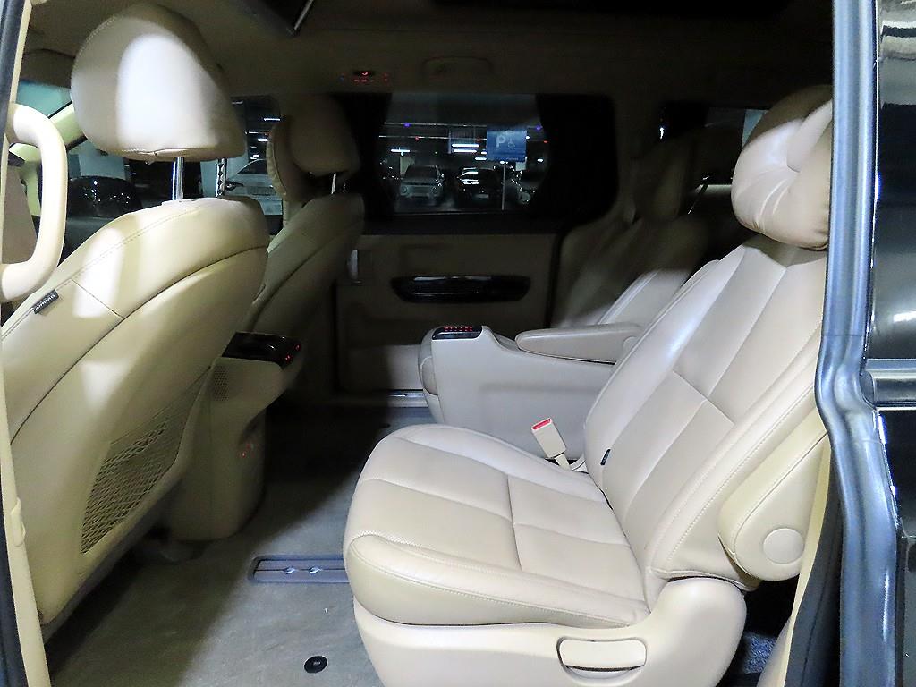 KIA Carnival - Vista 7