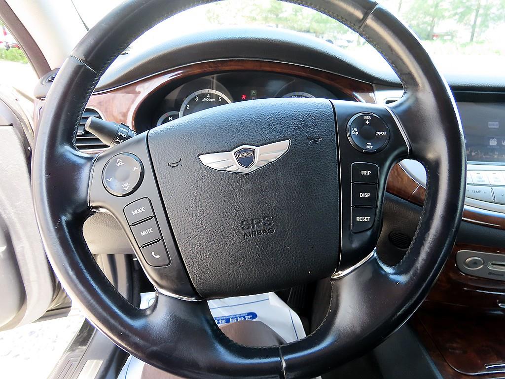 HYUNDAI Genesis - Vista 8