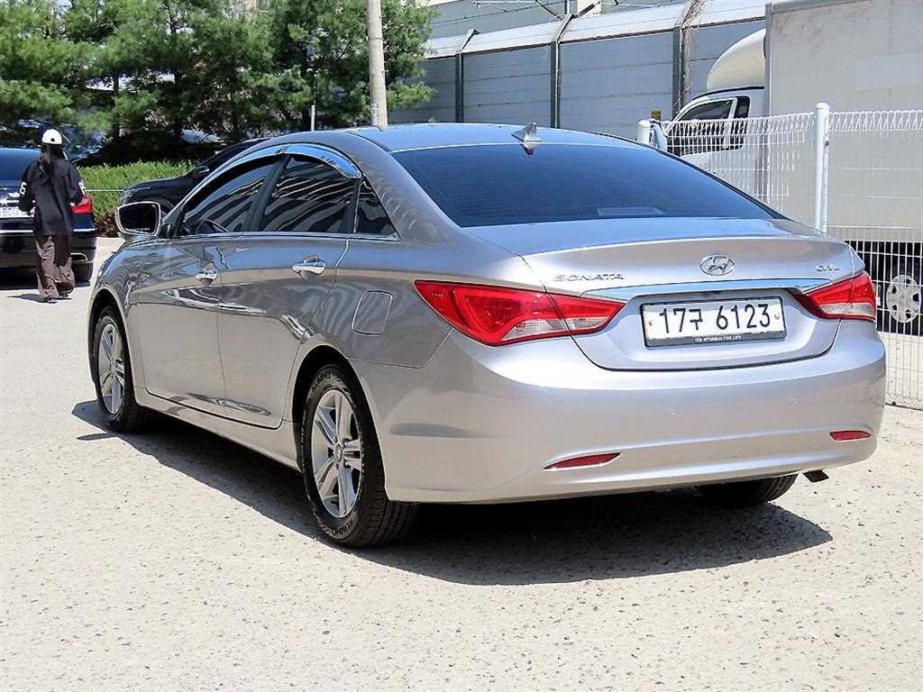 HYUNDAI Sonata - Vista 3