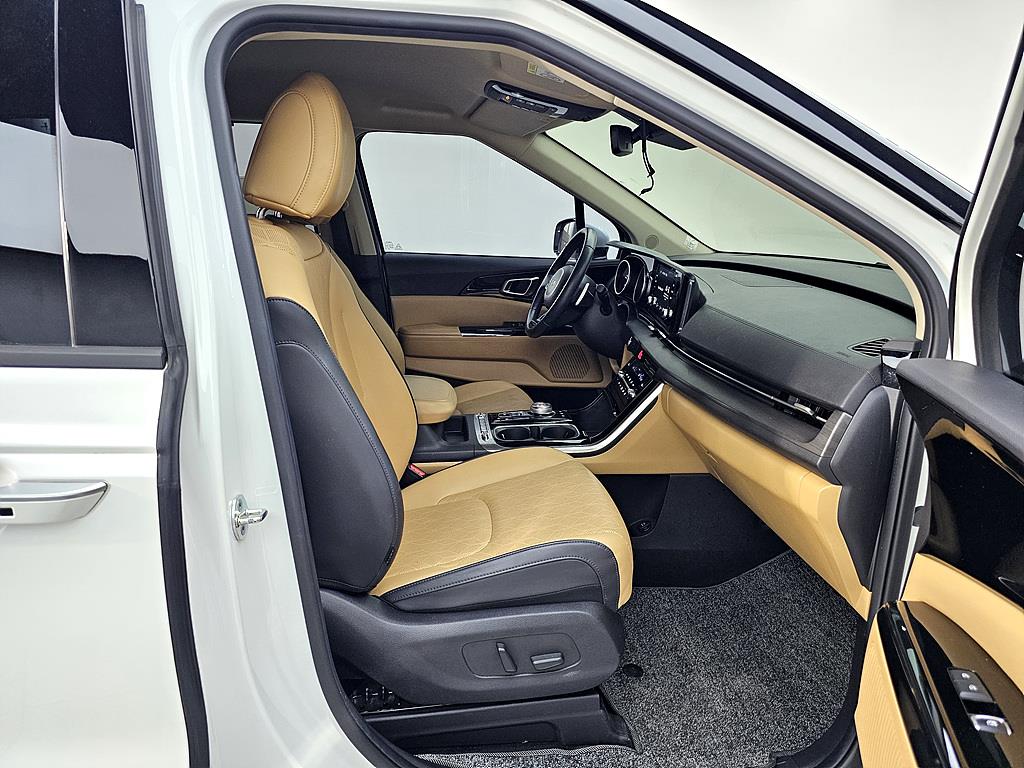 KIA Carnival - Vista 11