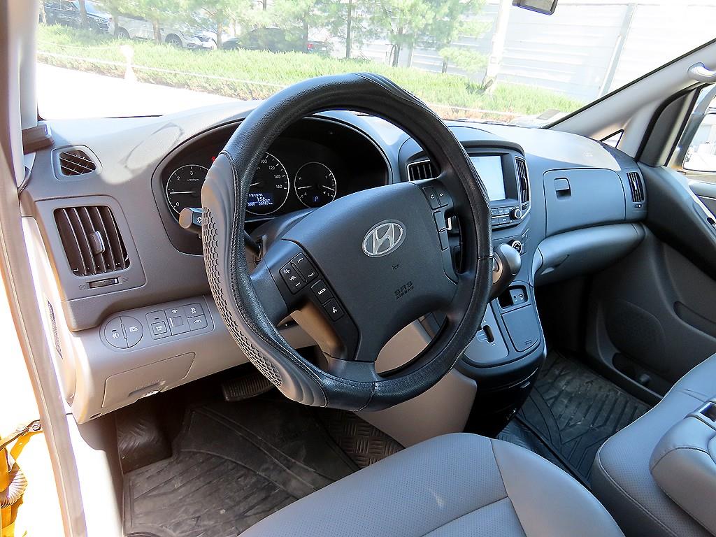 HYUNDAI Starex - Vista 8