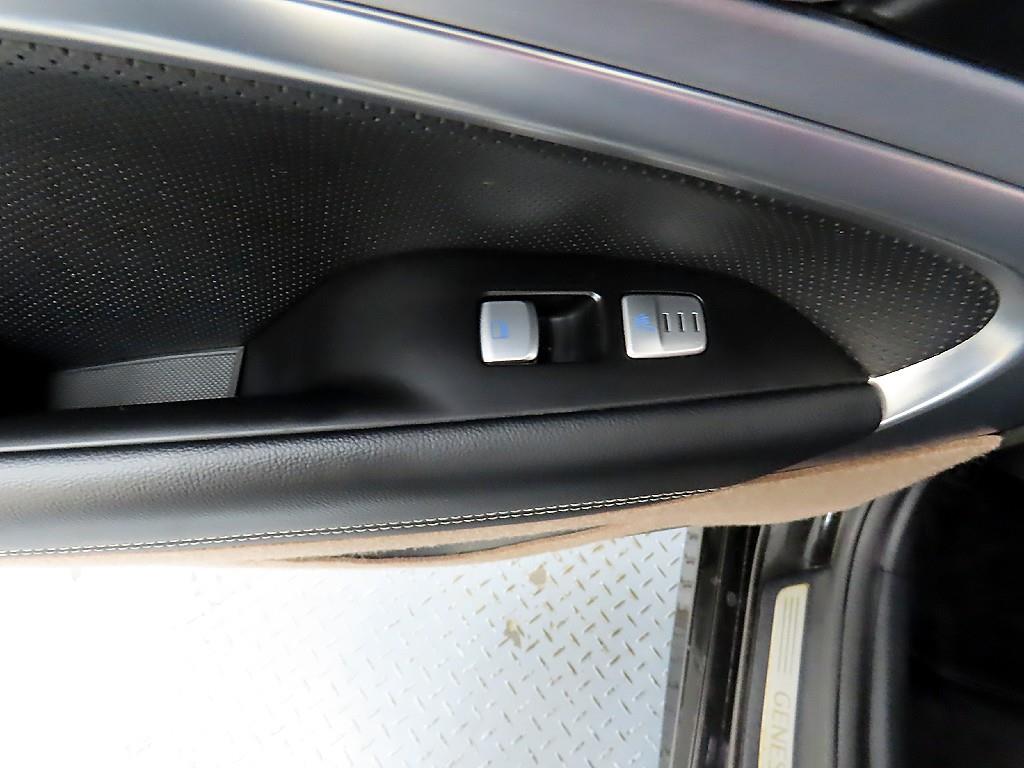 Genesis G70 - Vista 12