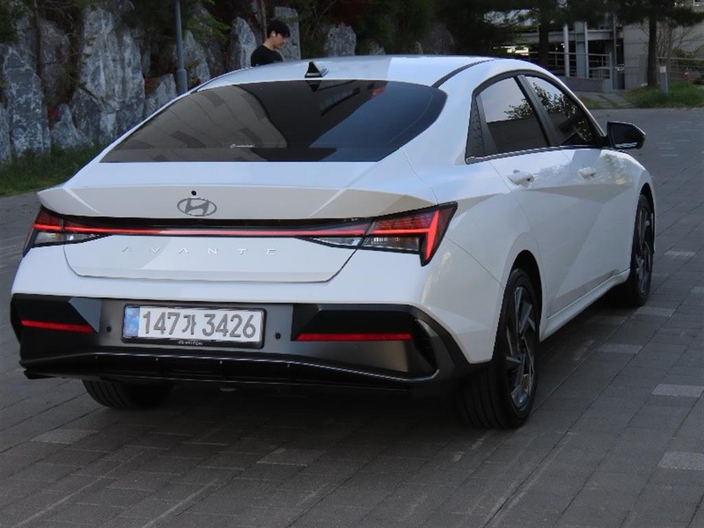 HYUNDAI Avante - Vista 5