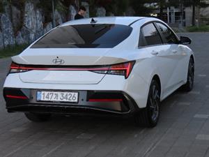 HYUNDAI Avante - Vista 6