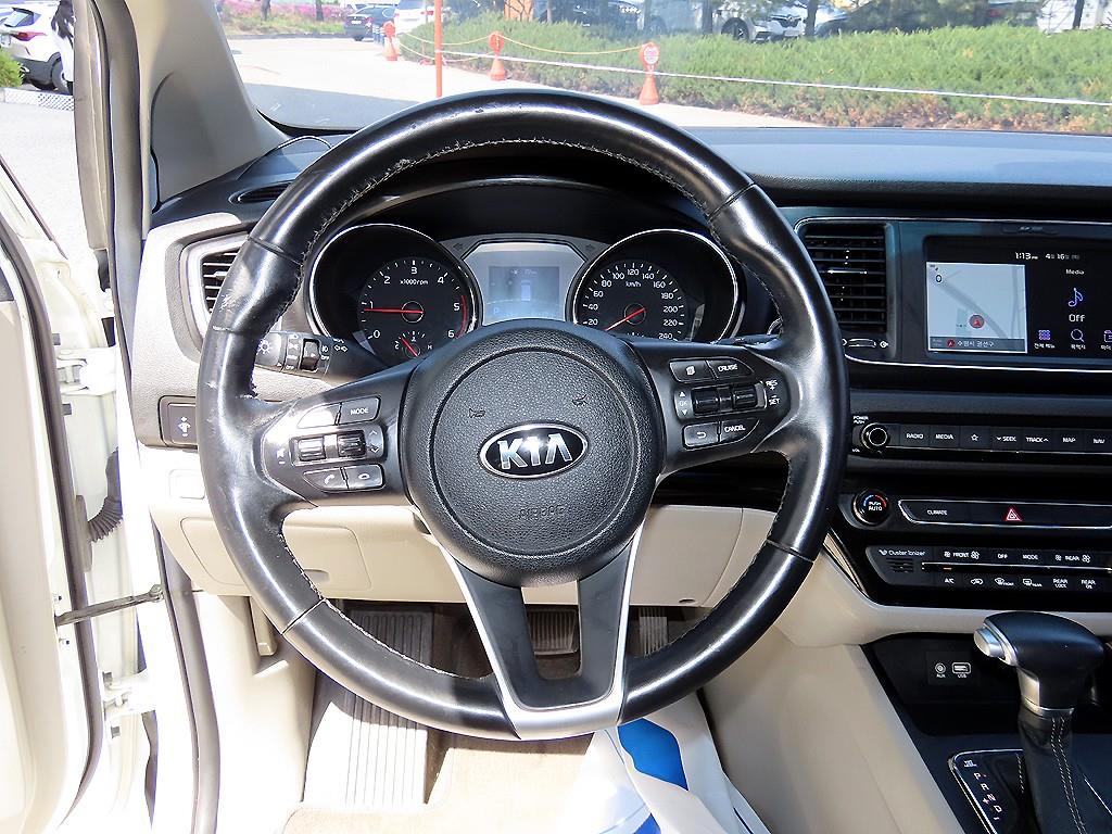 KIA Carnival - Vista 9