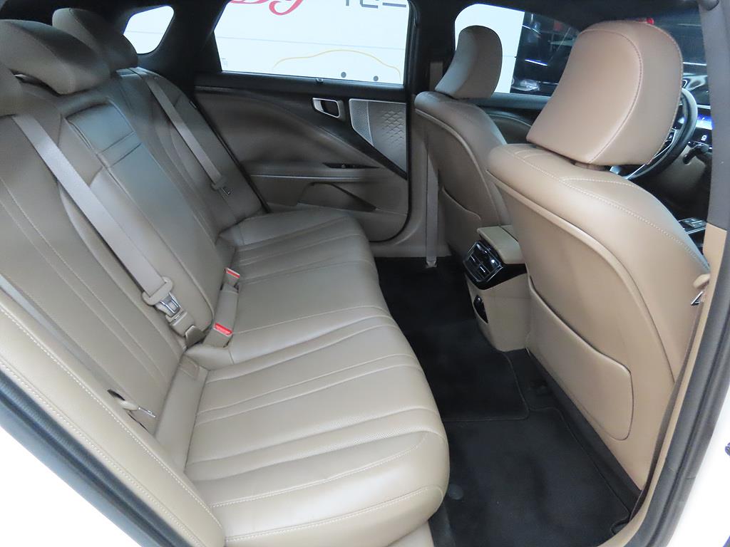 KIA K8 - Vista 7