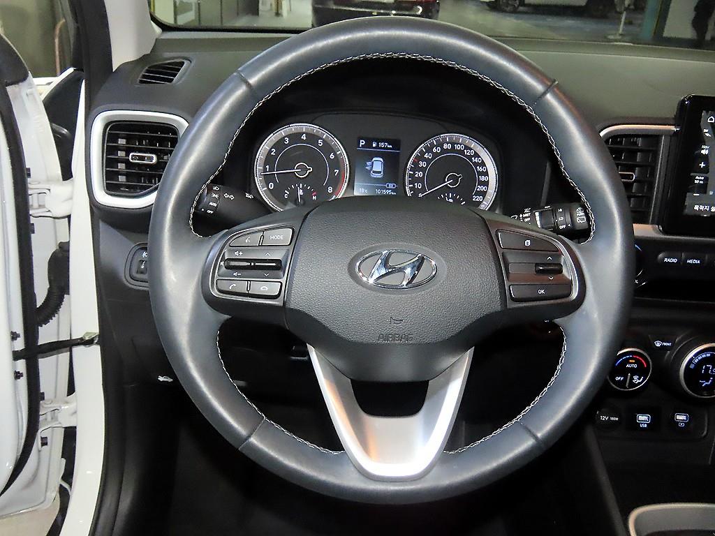 HYUNDAI Venue - Vista 8