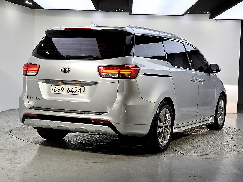 KIA Carnival - Vista 4