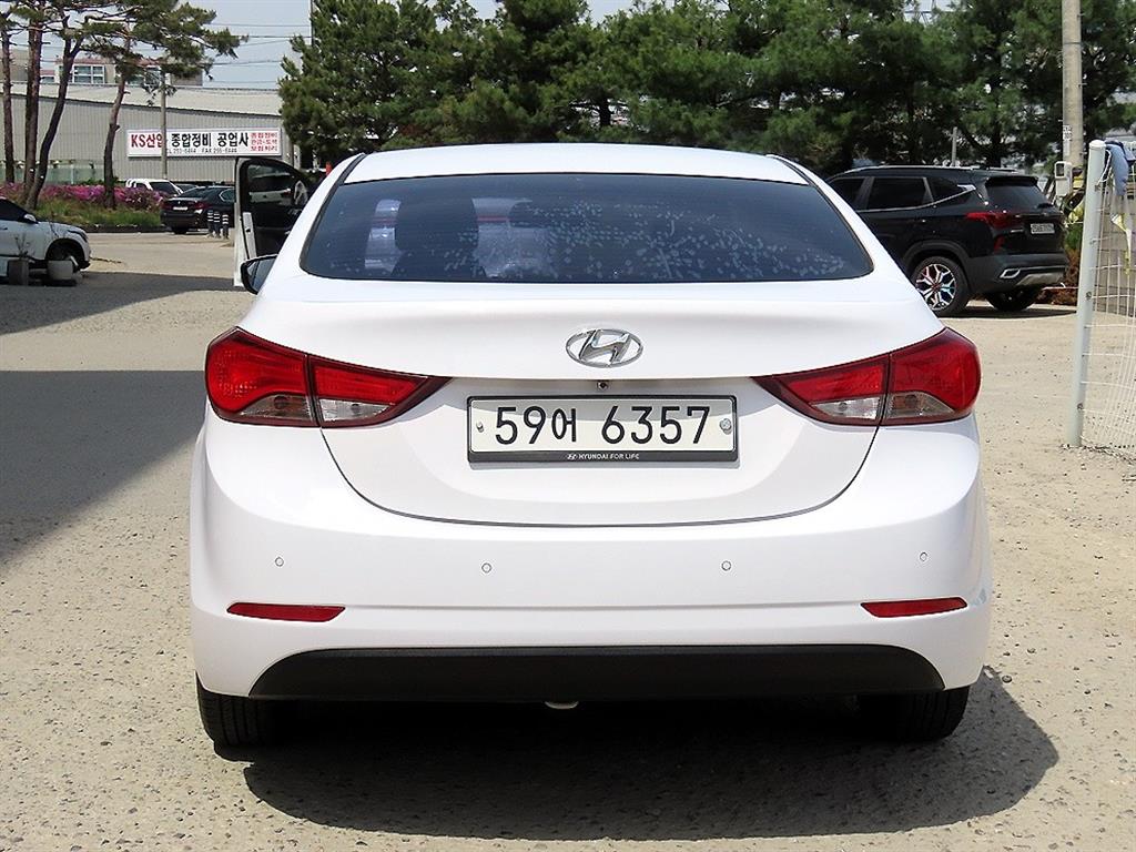HYUNDAI Avante - Vista 4