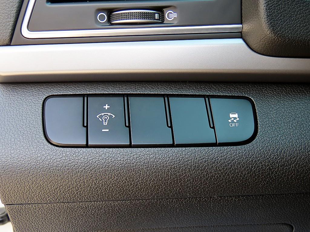 HYUNDAI Avante - Vista 12