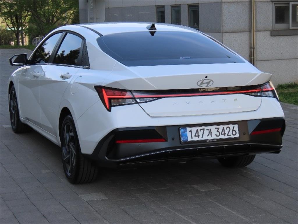 HYUNDAI Avante - Vista 7