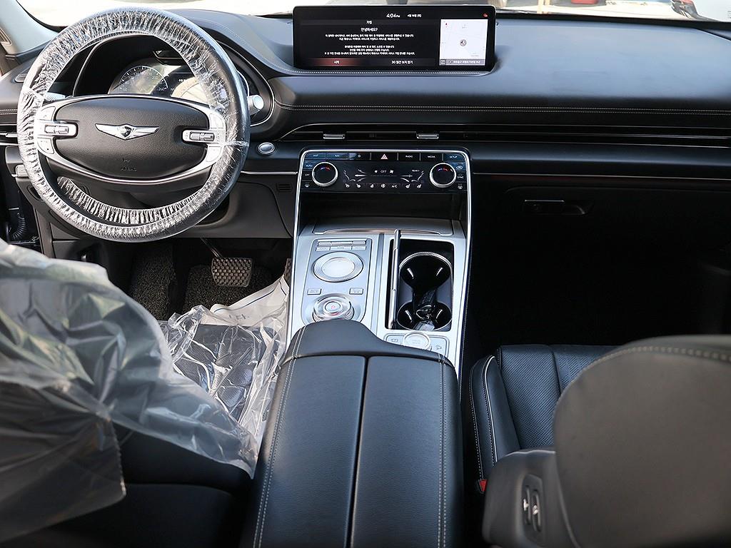 Genesis GV80 - Vista 9