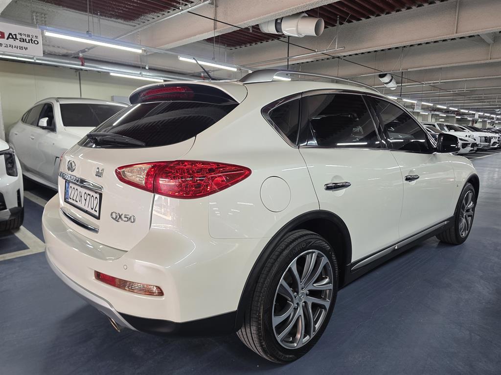Infiniti QX - Vista 4