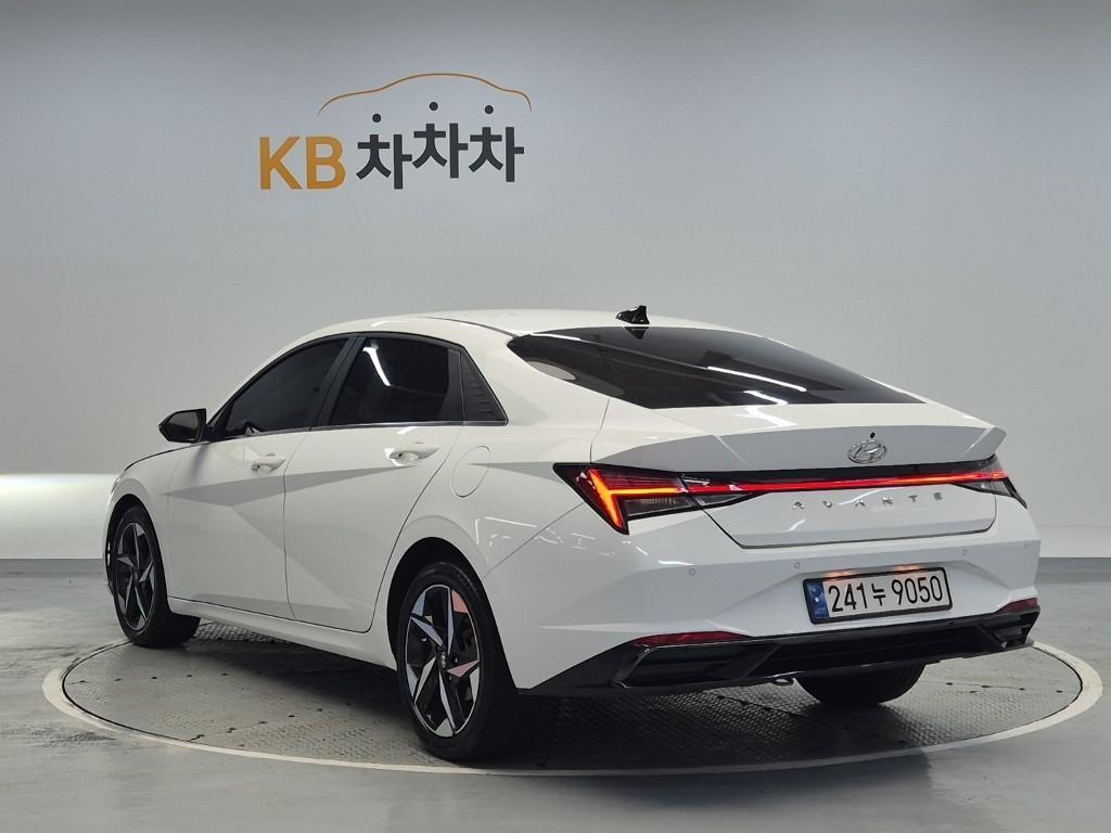 HYUNDAI Avante - Vista 2