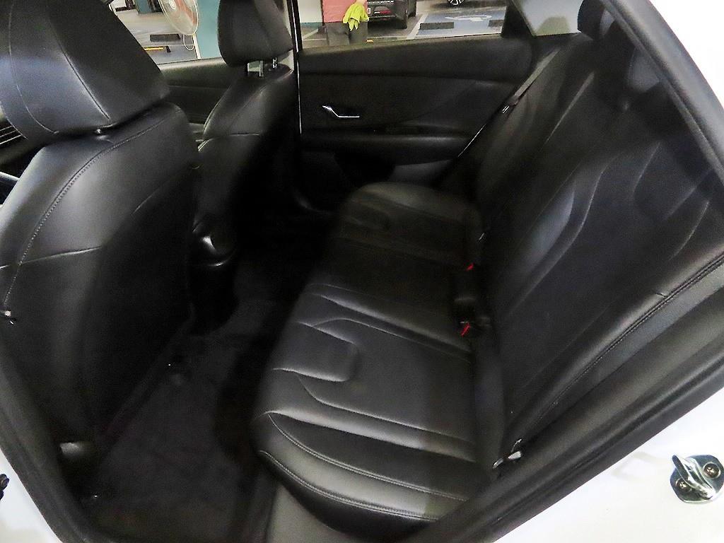 HYUNDAI Avante - Vista 7