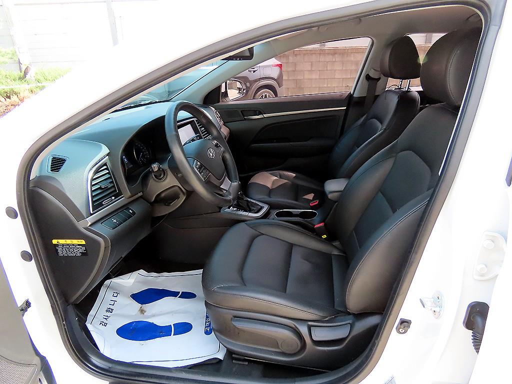 HYUNDAI Avante - Vista 5