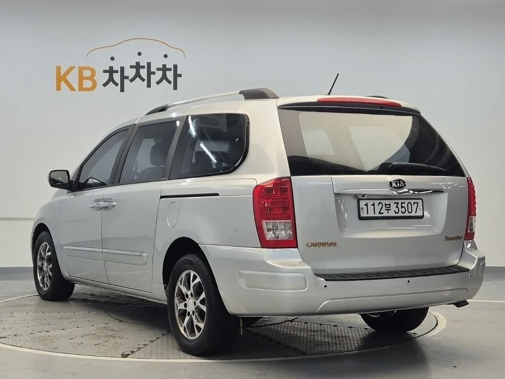 KIA Carnival - Vista 2