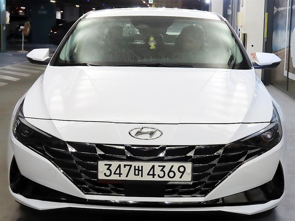 HYUNDAI Avante - Vista 2