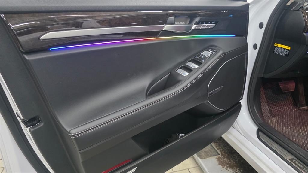 Genesis G90 - Vista 4