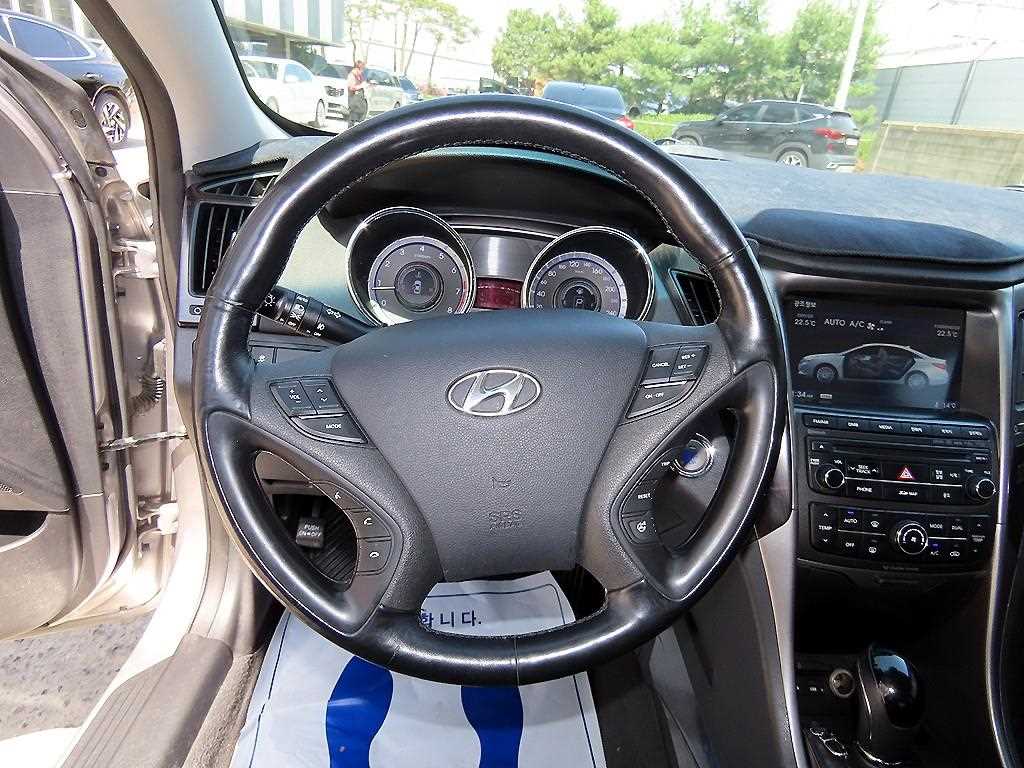 HYUNDAI Sonata - Vista 8