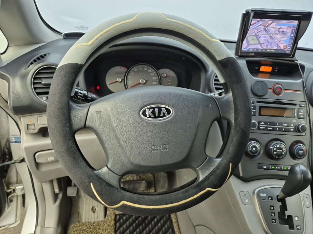 KIA Carens - Vista 9