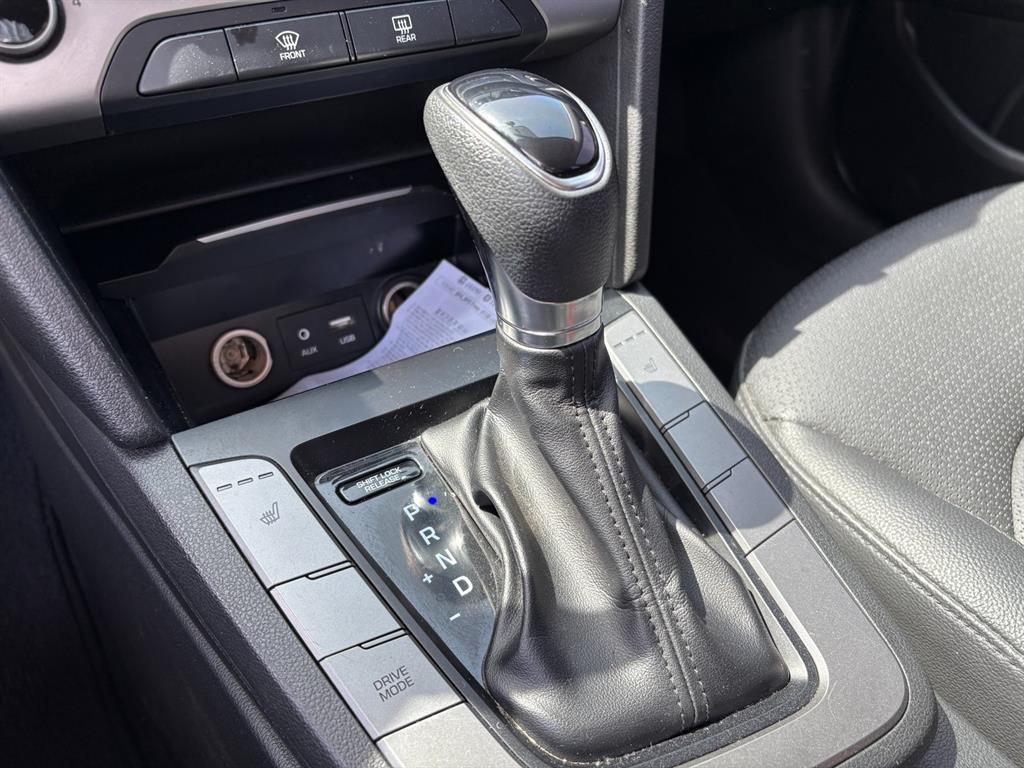 HYUNDAI Avante - Vista 9