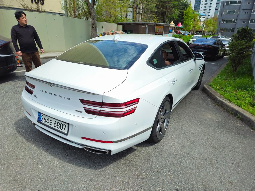 Genesis G80 - Vista 6