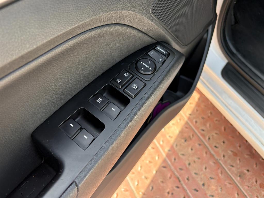 HYUNDAI Avante - Vista 12