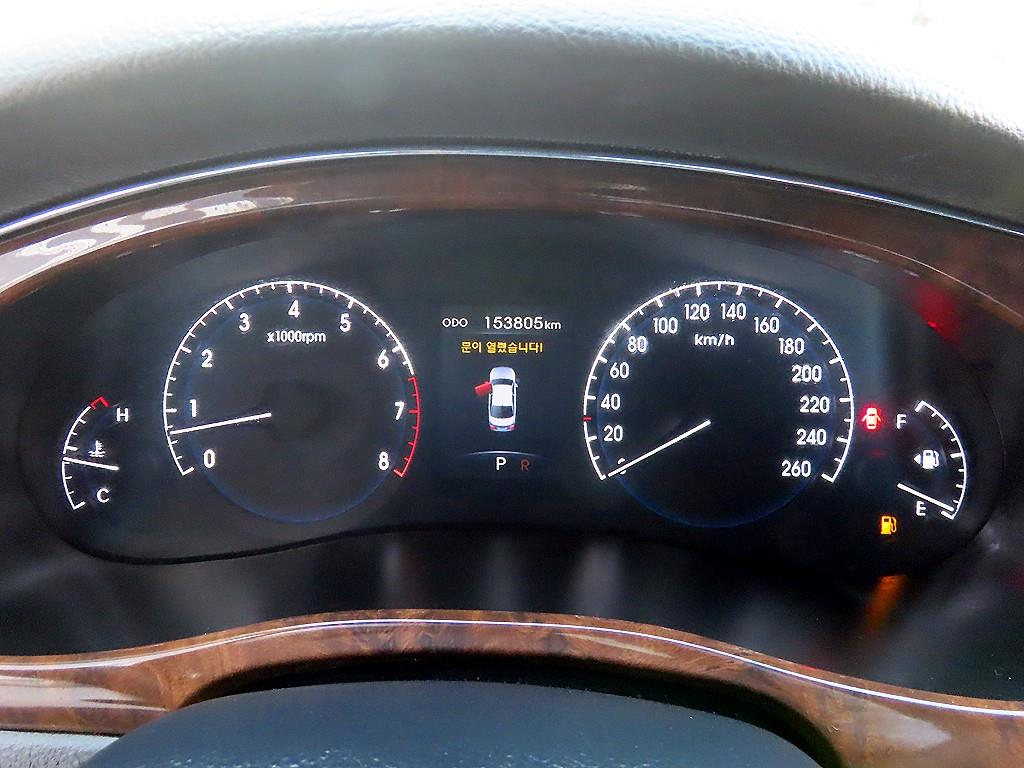 HYUNDAI Genesis - Vista 9