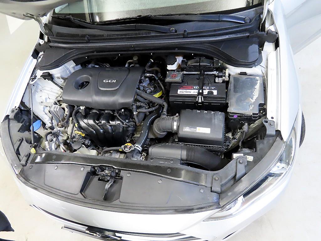 HYUNDAI Avante 2016 Plateado - Importación desde Corea - HF Imports Iquique - Foto 17