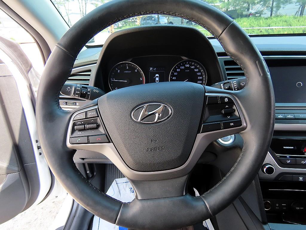 HYUNDAI Avante - Vista 8