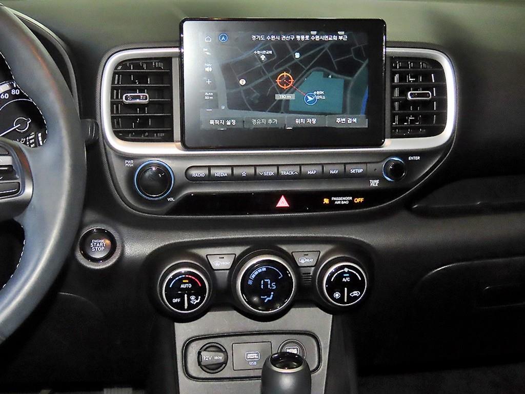 HYUNDAI Venue - Vista 11