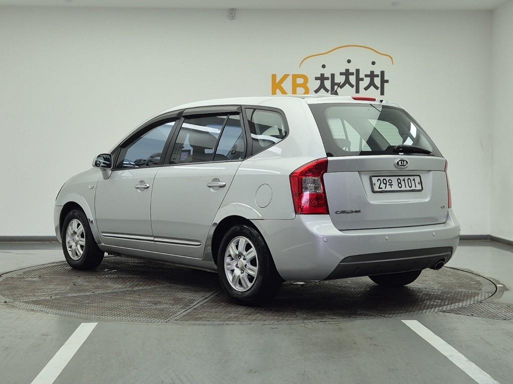 KIA Carens - Vista 3