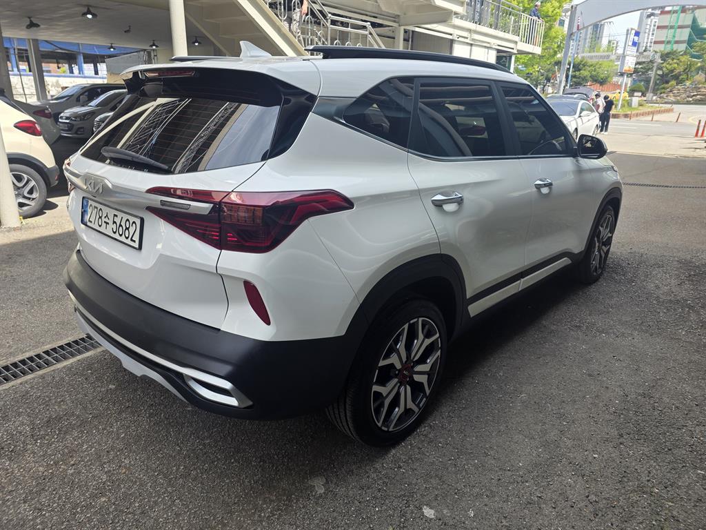 KIA Seltos - Vista 4