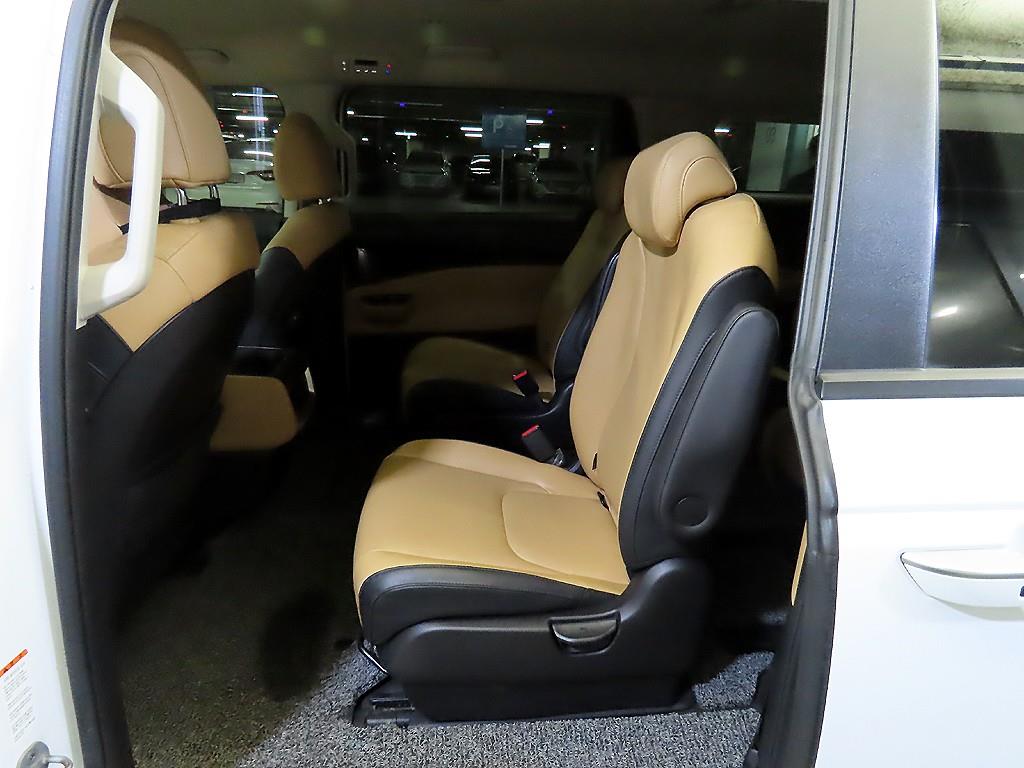 KIA Carnival - Vista 7