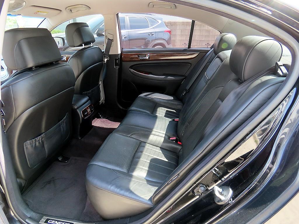 HYUNDAI Genesis - Vista 6