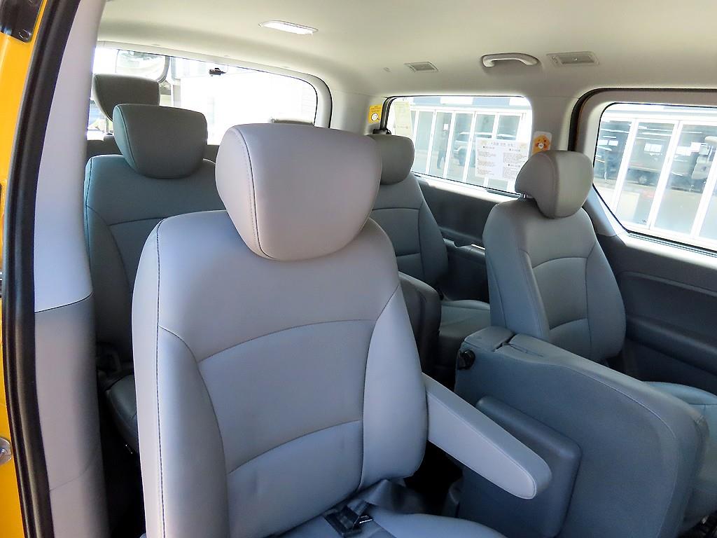 HYUNDAI Starex - Vista 7